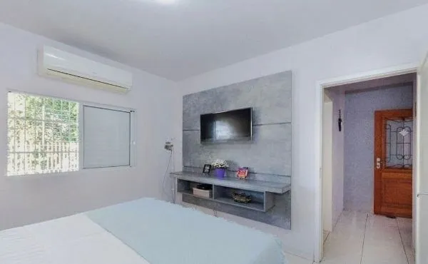Imagem Casa no bairro Tristeza de 4 dormitórios e 4 vagas