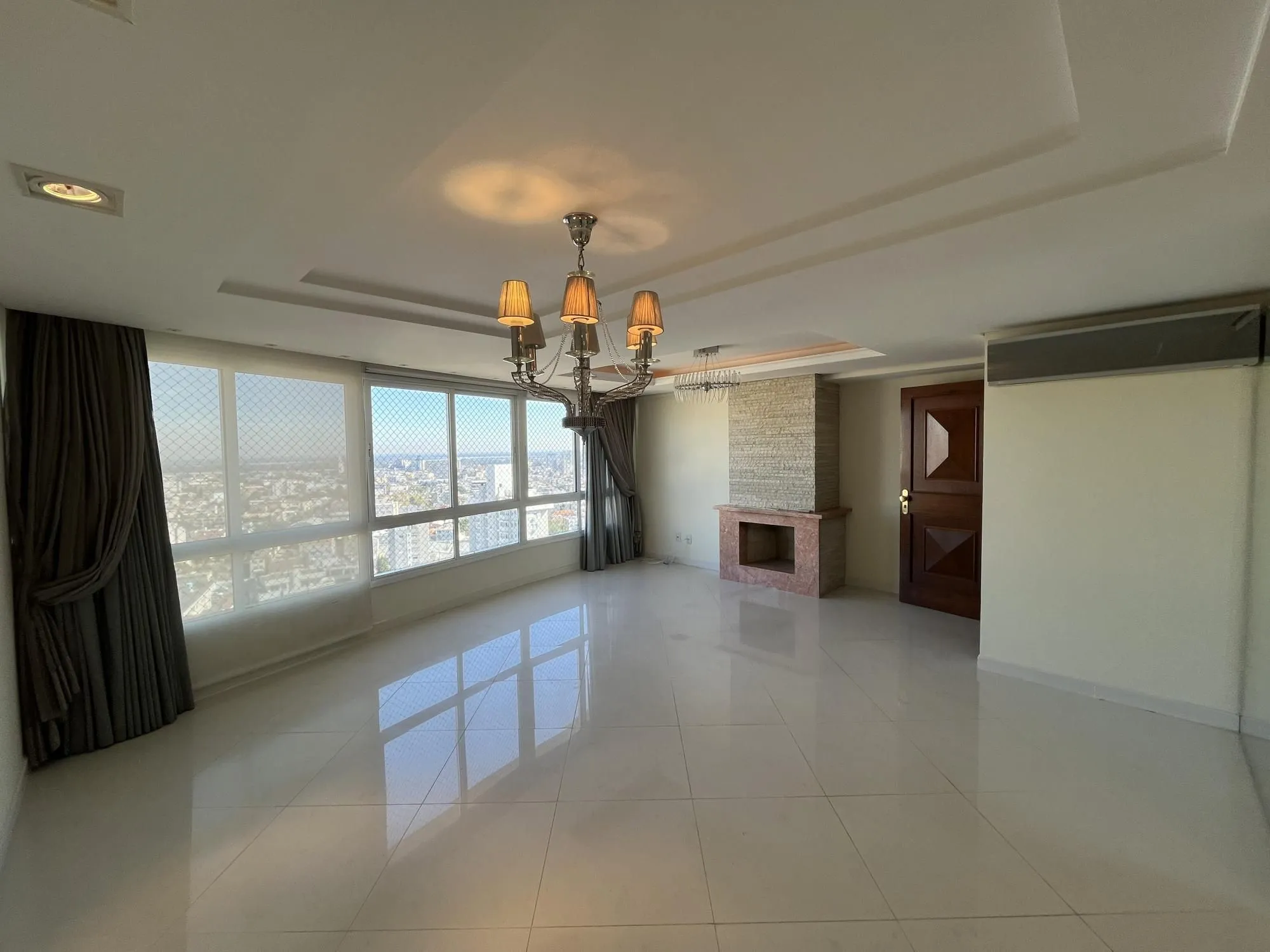 Imagem Apartamento de 3 quartos, suíte e 2 vagas de garagem no bairro Higienópolis POA