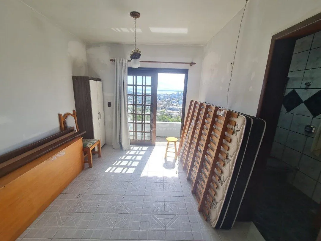 Imagem Casa para Venda - 464m², 5 dormitórios, sendo 4 suites, 4 vagas - Nonoai