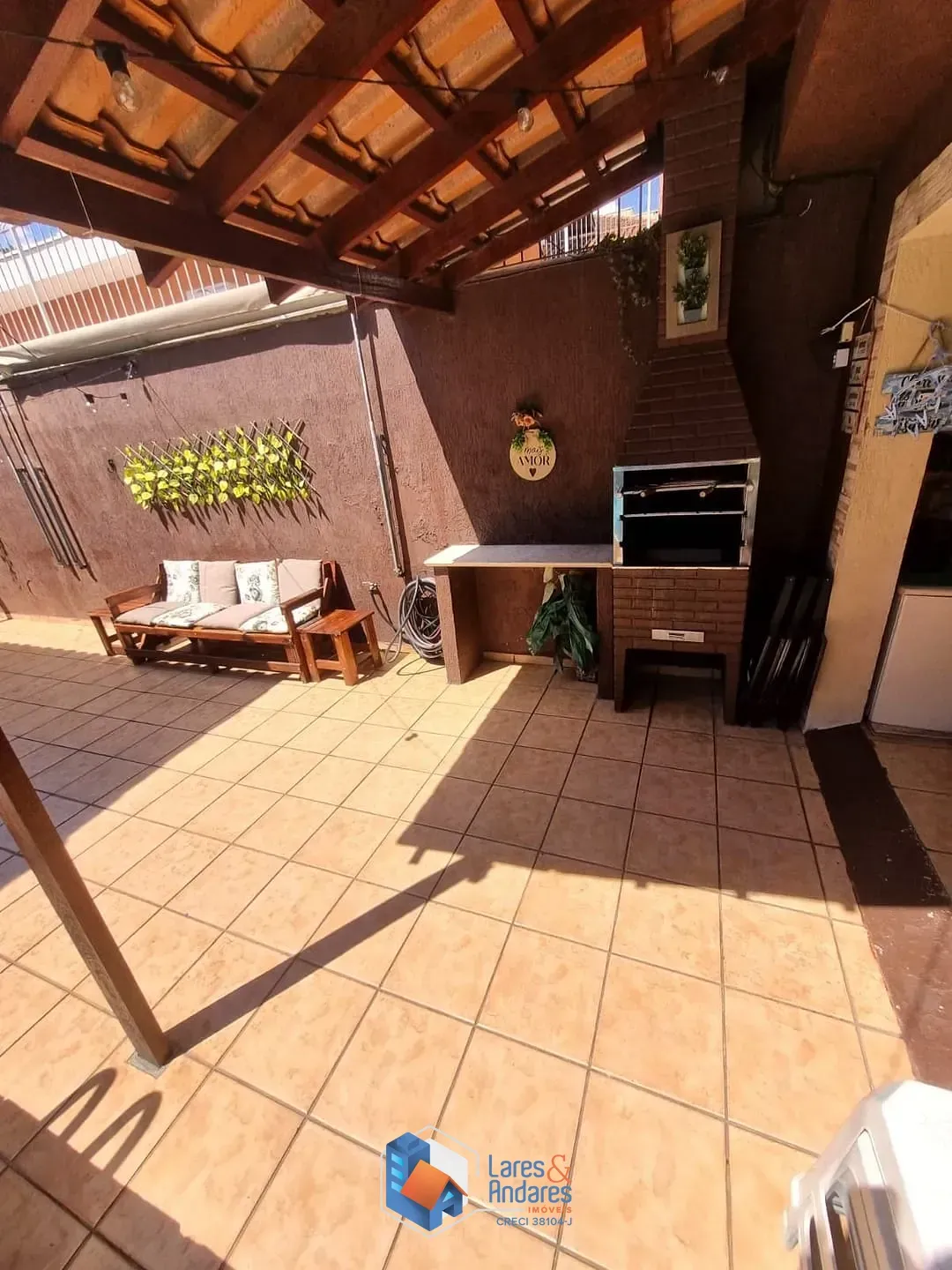 Imagem CASA À VENDA, COM 240 M², 3 DORMS (1 SUÍTE COM HIDRO), COZINHA COM MÓVEIS PLANEJADOS, ÁREA DE LAZER COM PISCINA E 4 VGS - SANTA TERESINHA - SÃO PAULO