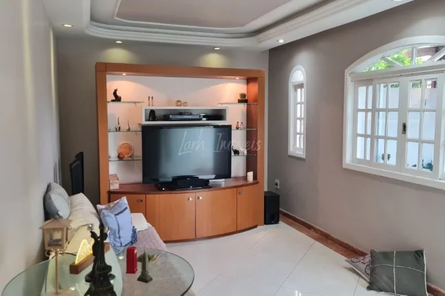 Imagem Casa Linear Reformada e mobiliada 2 Quartos à Venda - 109m²