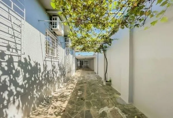 Imagem Casa no bairro Cavalhada de 3 dormitórios e 3 vagas