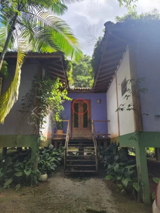 Imagem LINDA CASA, 3 SUITES C/AR COND, MUITO VERDE,DESENHO ARQUITETÔNICO e 1 STUDIO/SUÍTE EXTERNA C/ BANHEIRA DE IMERSÃO EM 900 MT ²