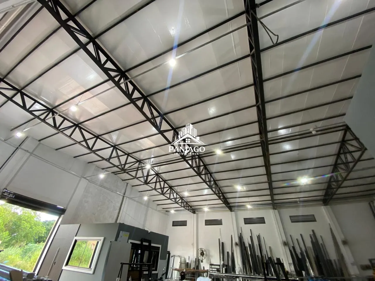 Imagem Barracão 430 m², pé direito alto, energia solar - Parque Geórgia, Cuiabá/MT