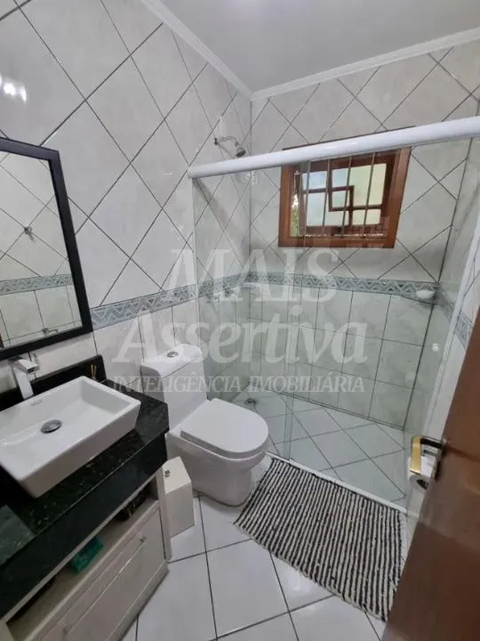 Imagem Excelente Sobrado à venda no bairro Nossa Sra. das Graças em Canoas - 2 Vagas