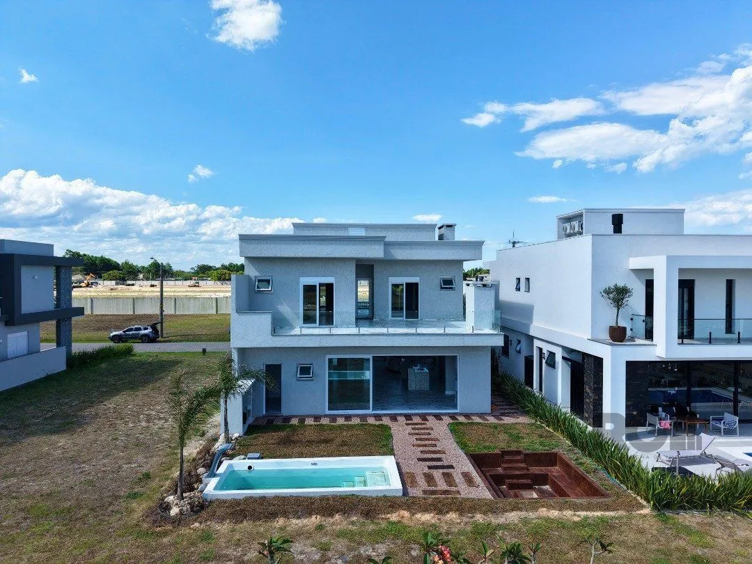 Imagem SOBRADO NEOCLÁSSICO À VENDA A BEIRA LAGO COM VISTA INCRÍVEL E JUNTO AO MAR