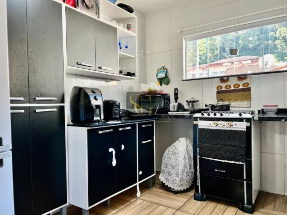 Imagem Casa para Venda em Teresópolis, São Pedro, 4 dormitórios, 3 banheiros, 4 vagas