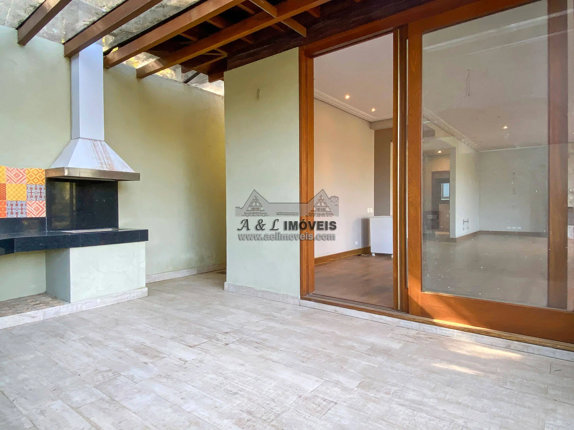 Imagem Casa em Campos do Jordão - Com 05 suítes em condomínio exclusivo