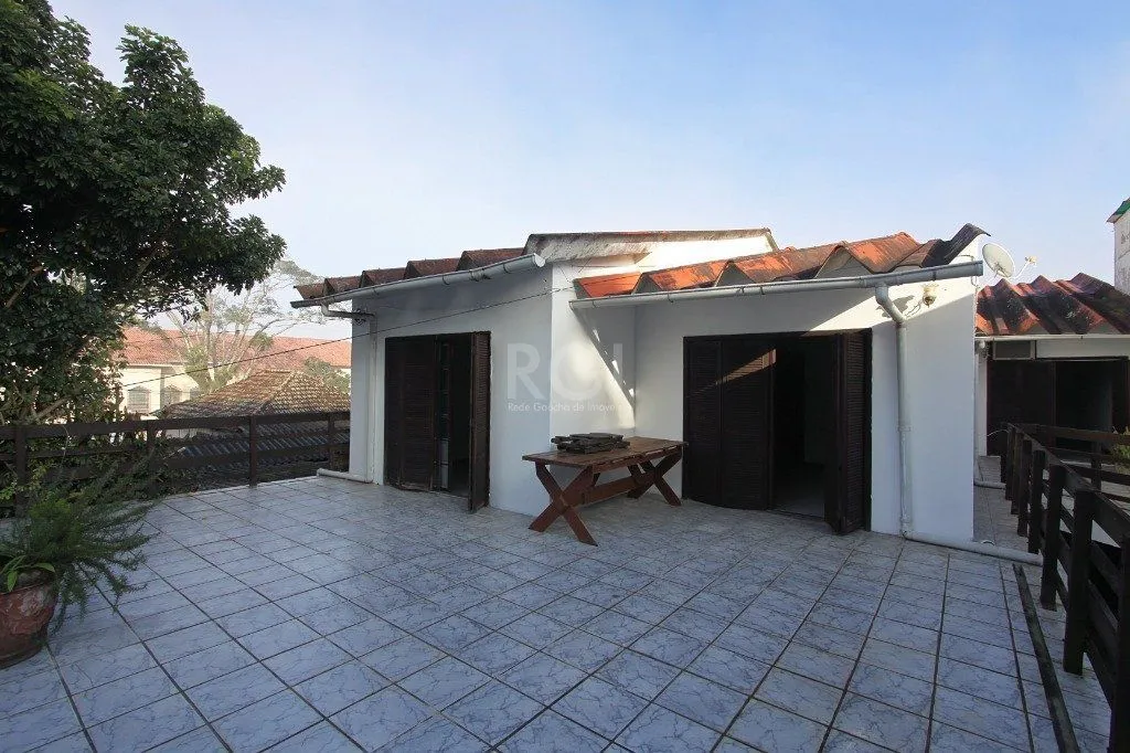 Imagem Casa para Locação/Aluguel - 240m², 4 dormitórios, 6 vagas - Nonoai