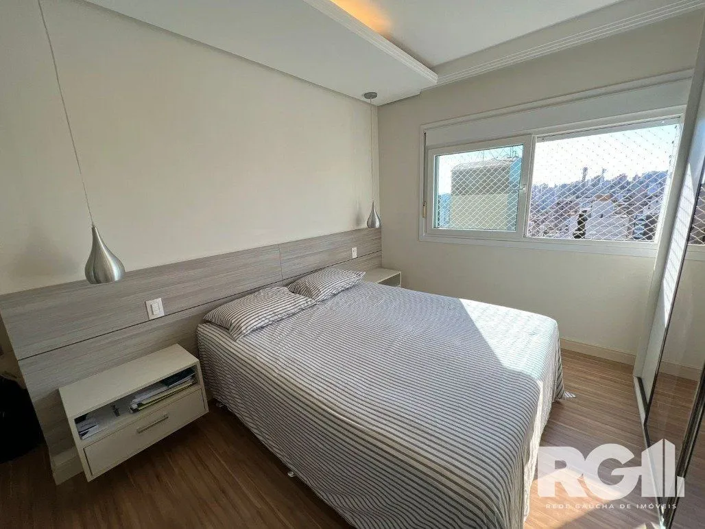 Imagem Espetacular apartamento para VENDA mobiliado, 3 dormitórios, 2 vagas cobertas, infra completa no coração do Bairro Petrópolis.