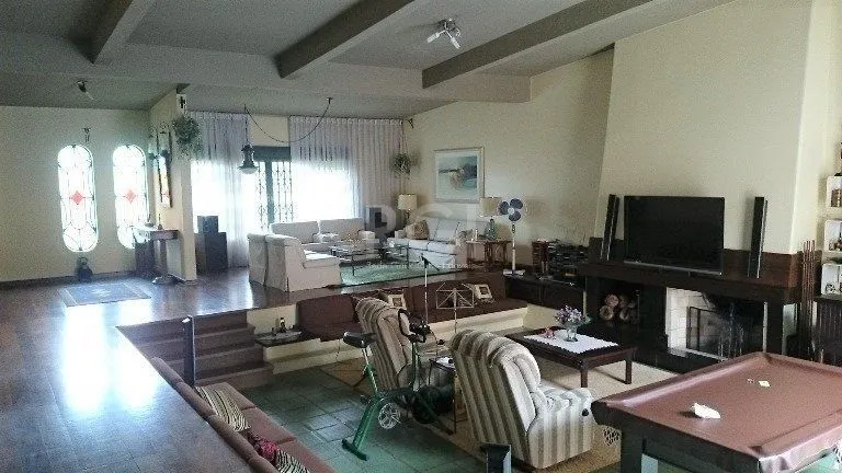Imagem Casa com 4 dormitórios no Bairro Guarujá