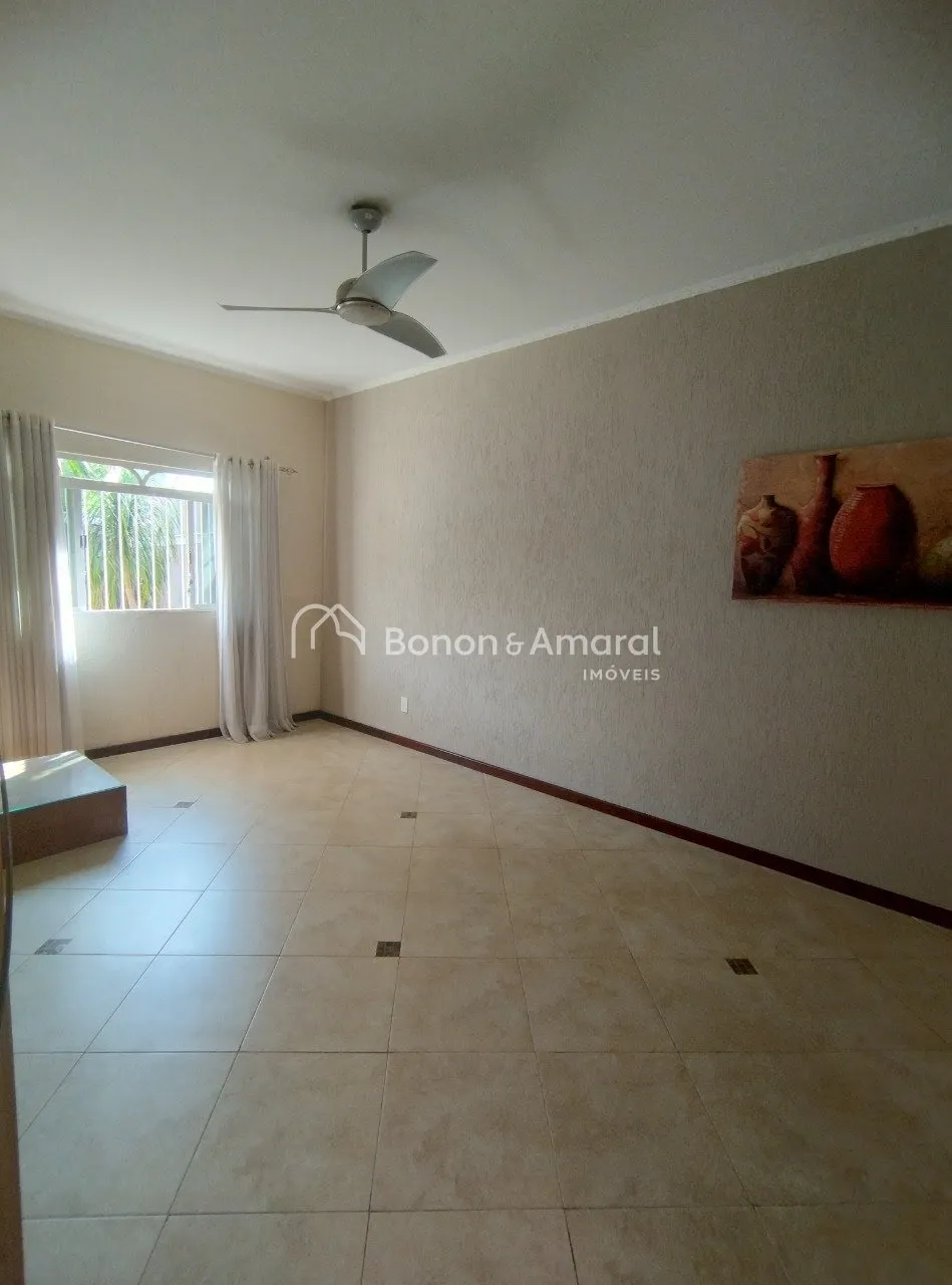 Imagem Casa Ampla com 3 Suites, Piscina e Localização Privilegiada
