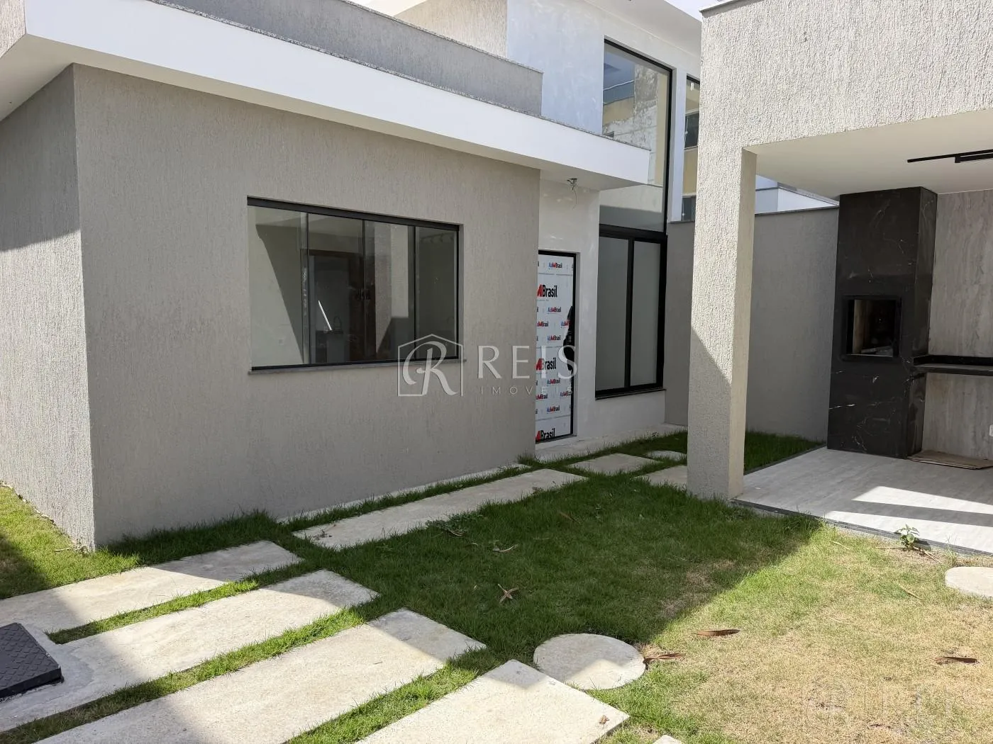 Imagem Casa para Venda em Rio das Ostras, Atlântica, 3 dormitórios, 1 suíte, 2 banheiros, 3 vagas