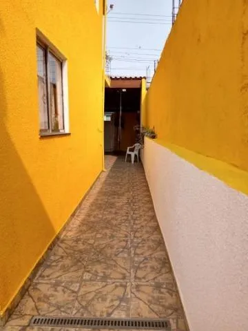 Imagem VENDA DE SOBRADO NO NOVO HORIZONTE, EM MOGI DAS CRUZES/SP, 89m² com 2 quartos, sala, cozinha, quintal espaçoso e garagem coberta. CONSULTE-NOS.