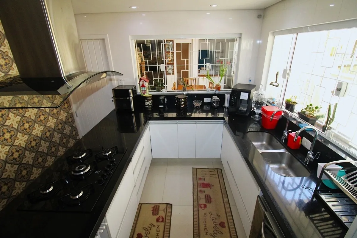 Imagem Casa à Venda - Recém-Reformada e Completa