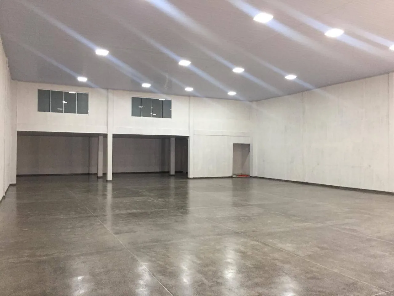 Foto do imóvel Barracão Comercial Bairro CPA1 em Rua Barreirinho