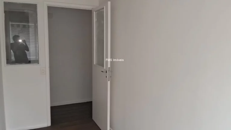 Imagem Conjunto Comercial de Alto Padrão à Venda em Indianópolis, São Paulo-SP: 6 salas, 2 vagas, 80m² de Área!