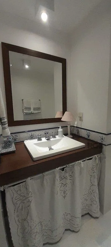 Imagem BELÍSSIMA CASA EM GRAMADO - JUNTO AO LAGO NEGRO