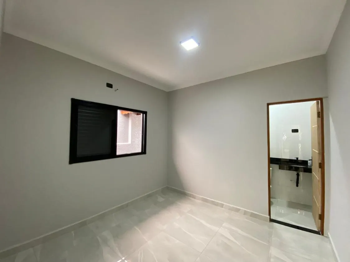 Imagem LINDA CASA NOVA COM PISCINA NO VERDE MAR