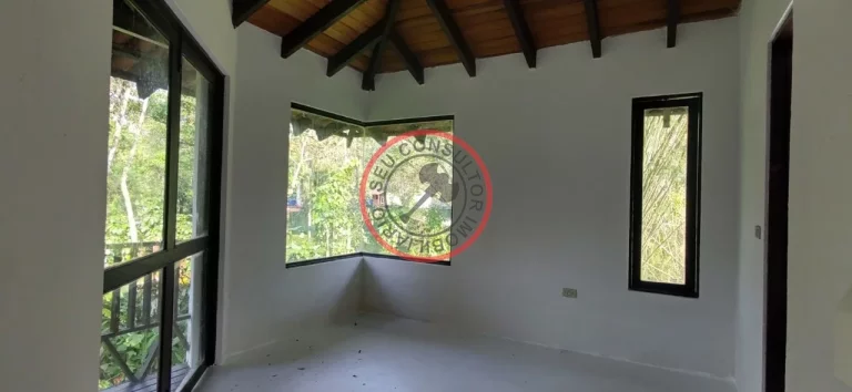 Imagem CASA AMPLA AREJADA E BEM ILUMINADA ,INSERIDA NA MATA ATLANTICA COM 2 PAVIMENTOS TERRENO DE 2000MT A 10 MINUTOS DE CAMBURY/BALEIA