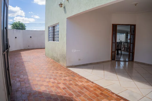 Imagem Imperdível: Casa à venda em Campo Grande-MS, Vila Palmira - 3 quartos, 1 suíte, 3 salas, 3 banheiros, 3 vagas, 169,84 m².