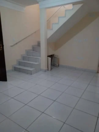 Imagem Ótimo sobrado próximo à escolas e comércio!