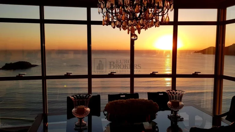Imagem Apartamento alto padrão frente mar em Balneário Camboriú.