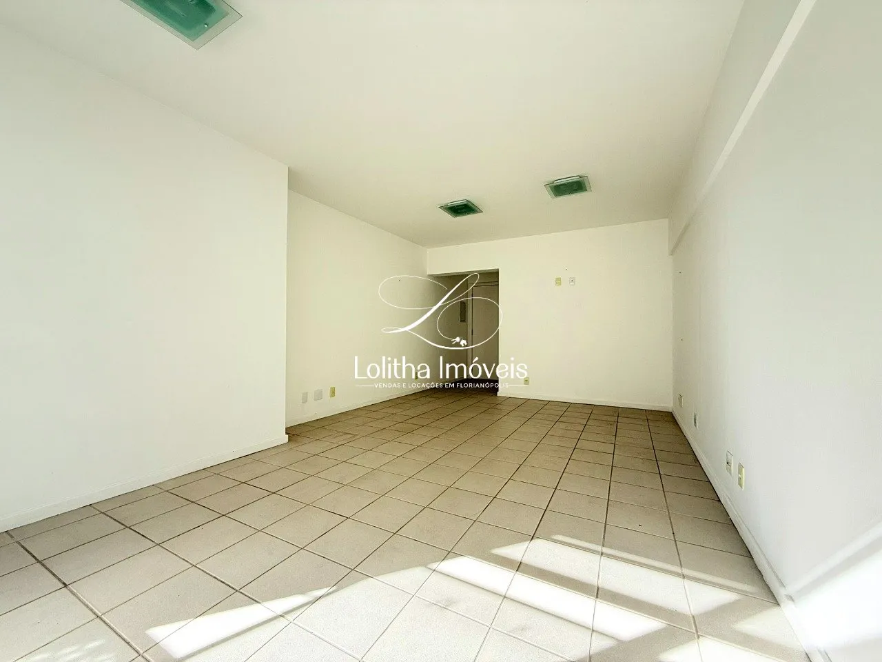Imagem SALA COMERCIAL NO CENTRO DE FLORIANÓPOLIS/SC PARA VENDA OU LOCAÇÃO