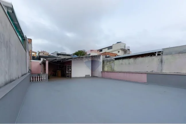 Imagem Casa bem localizada com 4 dormitórios, 2 vagas de garagem.