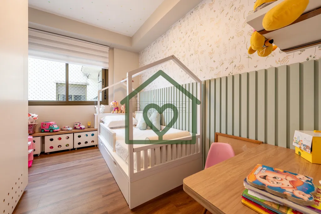 Imagem Bridge Imóveis vende com exclusividade BELISSIMO APARTAMENTO NO CLÁSSICO PETRÓPOLIS. 
Semimobilia...