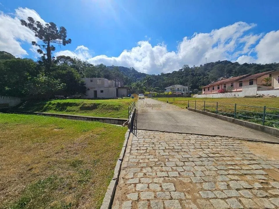 Imagem Terreno em Condomínio para Venda em Teresópolis / RJ no bairro Parque do Imbui