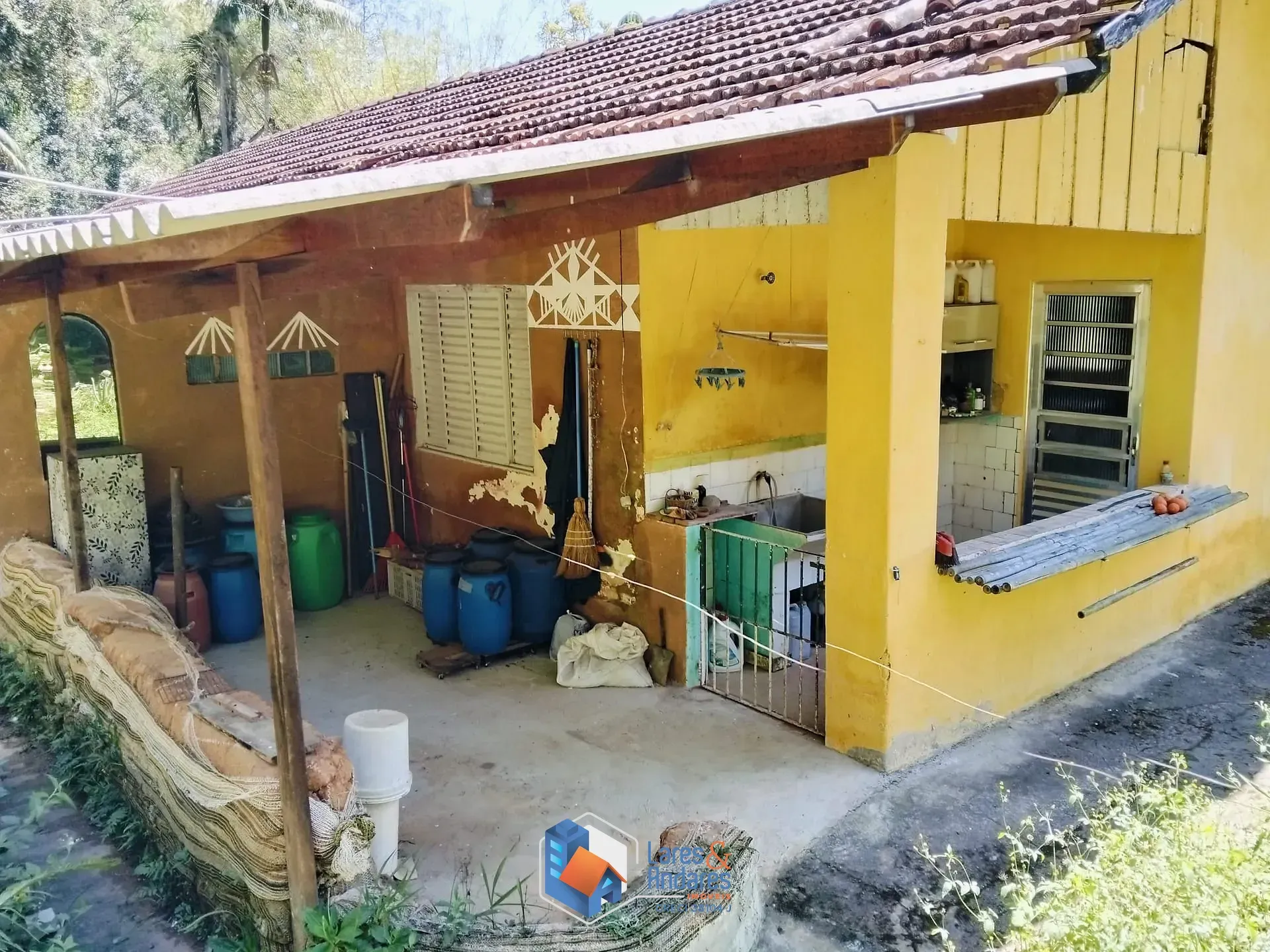 Imagem ARRENDAMENTO DE SITIO COM NASCENTE, ÁREA PARA PLANTIO, CASA COM 3 DORMITÓRIOS, CASEIRO, COM MAIS DE 40.000 METROS IDEAL PARA ONGS - SÃO LOURENÇO DA SERRA.