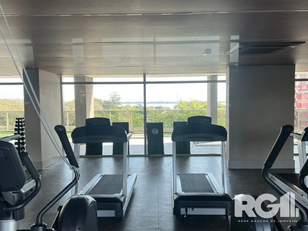 Imagem Apartamento com 143 m² privativos, possui 3 suítes, (sendo 1 máster), living, cozinha, dependência de empregada, lavabo, 143 m² de área privativa, 2 vagas de garagem.