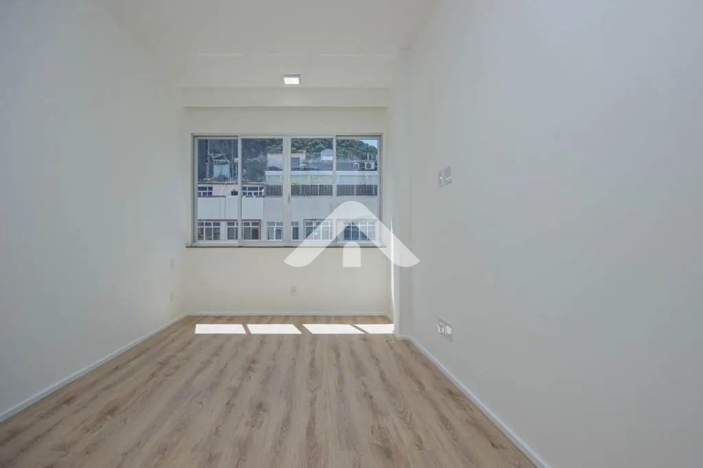 Imagem Apartamento de 106m² à Venda em Copacabana - Andar Alto, 3 Quadras da Praia