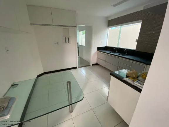 Imagem Casa em Condomínio de Luxo em Alphaville, Camaçari-BA: 4 Quartos, 3 Suítes, 2 Salas, 1 Banheiro, 4 vagas de garagem, 280m².