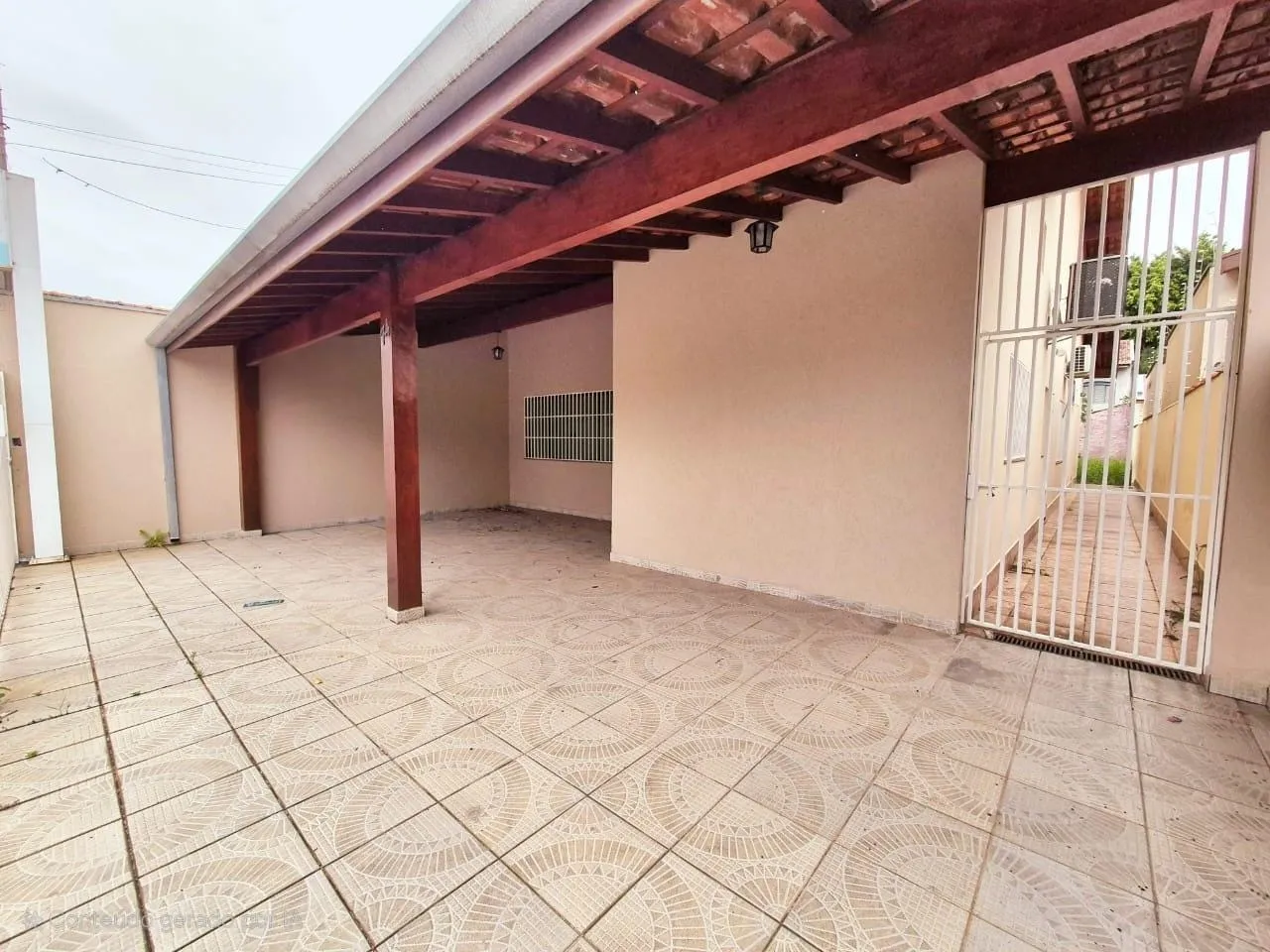 Imagem Oportunidade Imperdível: Casa Comercial a 5 Min do Centro, Perfeita para Empresas com Ampla Estrutura e Localização Estratégica