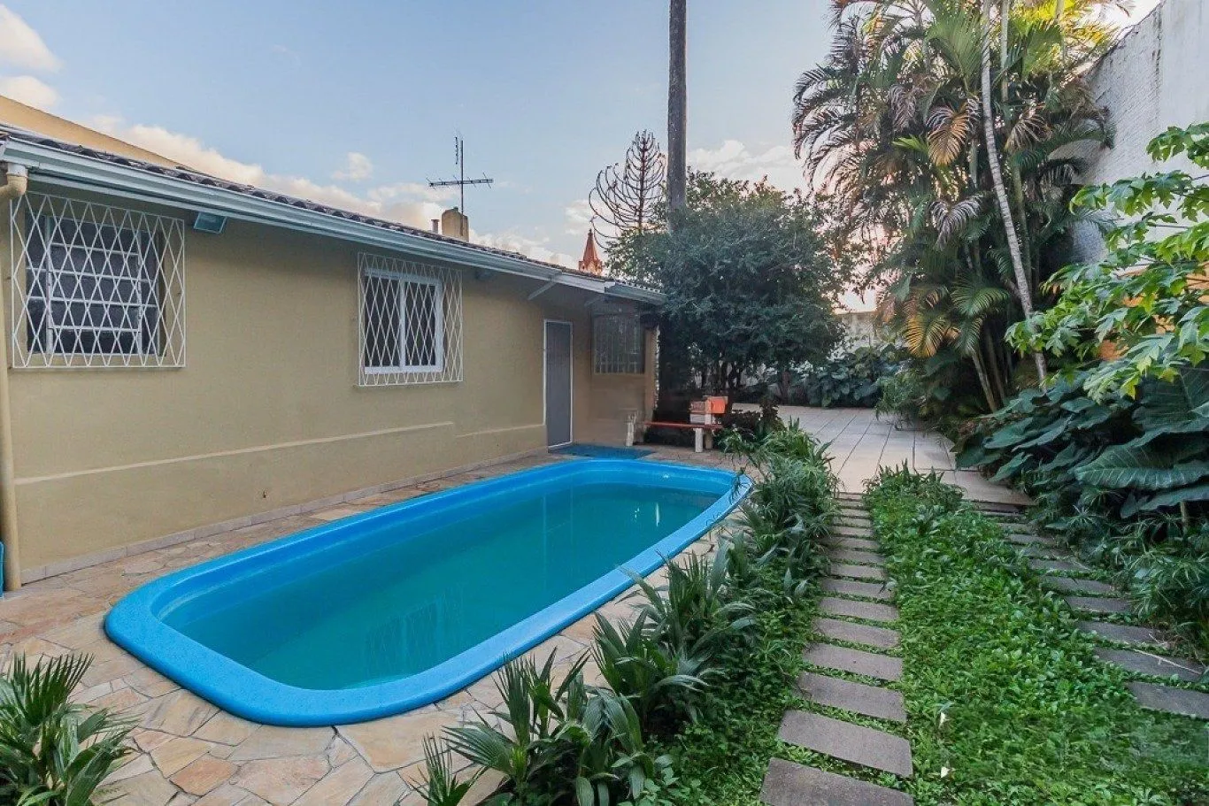 Imagem Casa térrea com 3 dormitórios, suíte e 2 vagas,