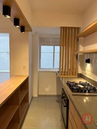 Imagem Na rua dos Andradas, apartamento rodo reformado.