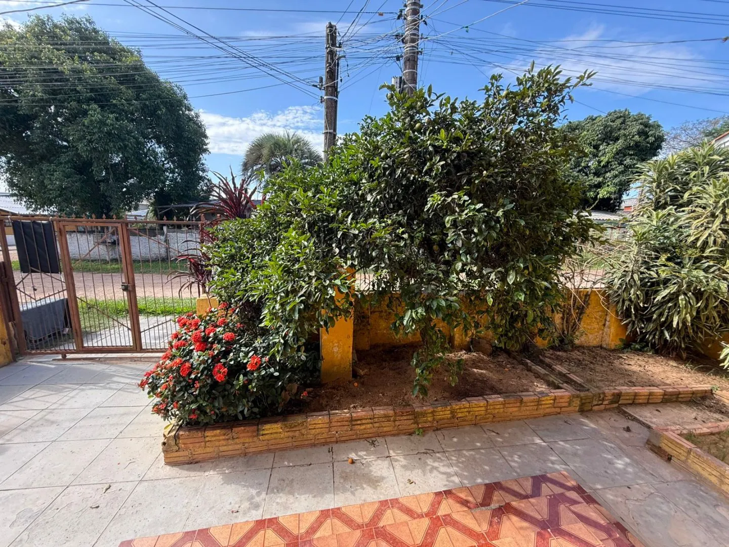 Imagem EXCELENTE OPORTUNIDADE!!! Terreno com Duas Casas à Venda - VIAMÓPOLIS