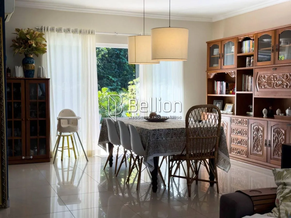 Imagem Casa semi mobiliada, com amplo terreno e piscina no Centro de Rio dos Cedros