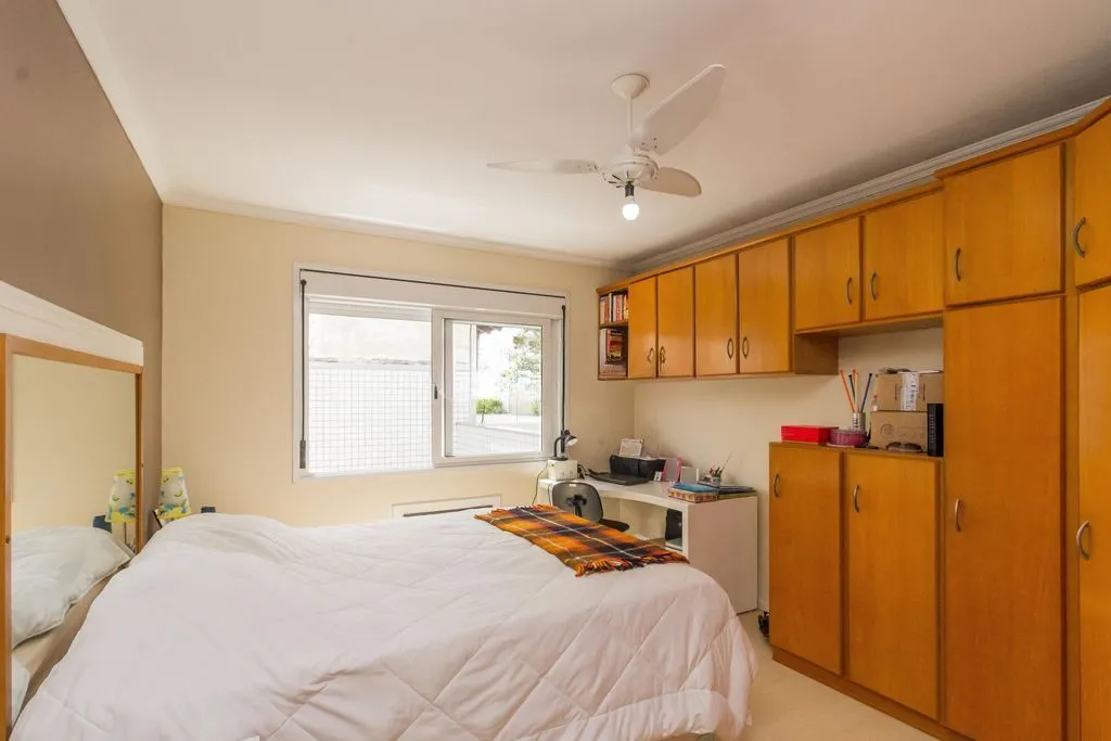 Imagem Apartamento de 3 dormitórios no bairro Jardim Itu Sabará - Porto Alegre