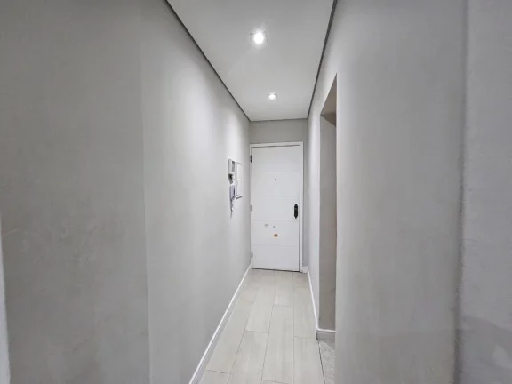Imagem Apartamento Reformado de 2 Quartos na Quadra da Praia, ao lado Shopping Praiamar