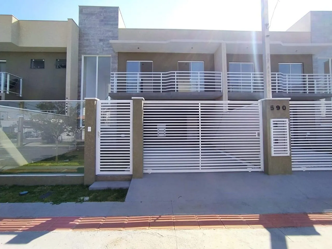 Imagem Sobrado para Venda em São José dos Pinhais, Cidade jardim, 3 dormitórios, 1 suíte, 2 banheiros, 2 vagas