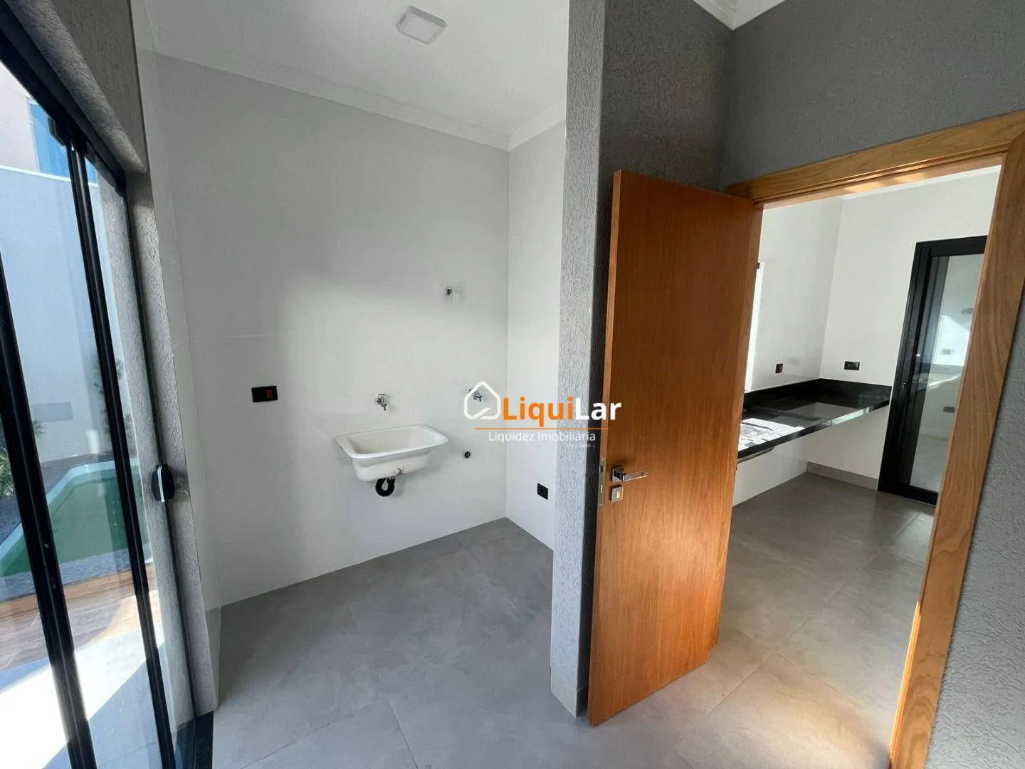 Imagem Casa Térrea de Alto Luxo na Vila Planalto com 3 Suítes, Escritório e Piscina Aquecida
