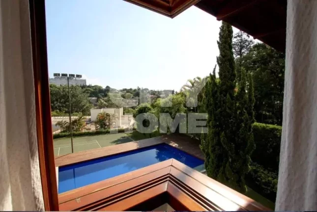 Imagem Casa em excelente localização no Jardim Guedala, direcionada para um lindo jardim com piscina em d...