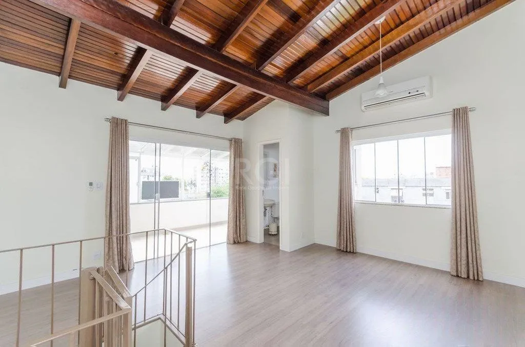 Cobertura semi mobiliada com 2 dormitórios, terraço com churrasqueira e 1 vaga de garagem no bairro Santo Antonio