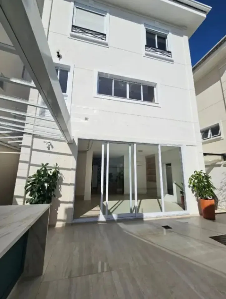 Imagem CASA DE CONDOMINIO PRÓXIMO AO HOSP ALBERT EINSTEIN - 3 QUARTOS POR 3.600.000!!! 350M²