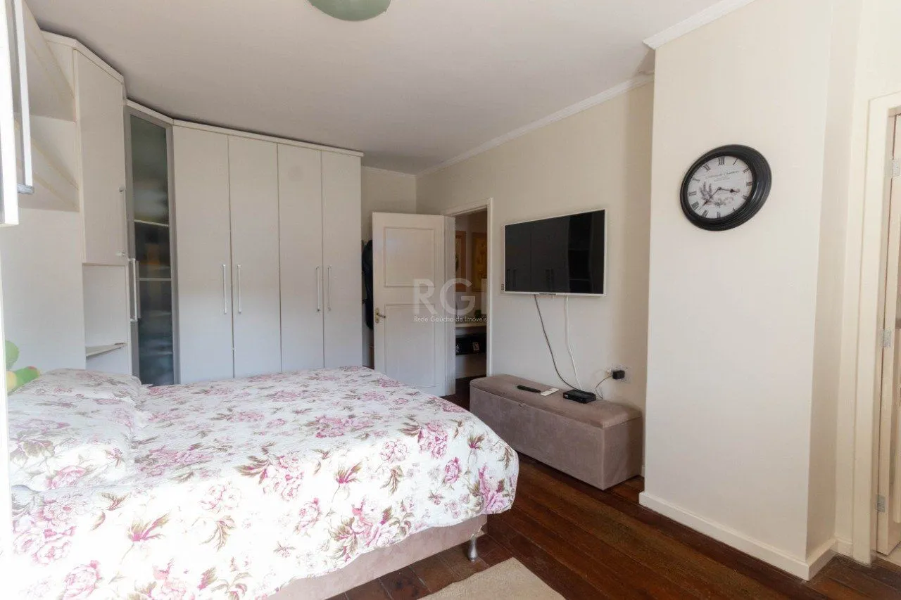 Imagem Casa para Venda - 250m², 3 dormitórios, sendo 2 suites, Partenon