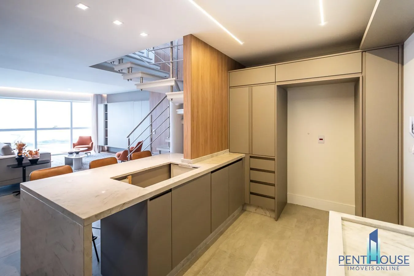 Imagem Cobertura Duplex para Venda em Itajaí, FAZENDA, 3 dormitórios, 3 suítes, 5 banheiros, 4 vagas
