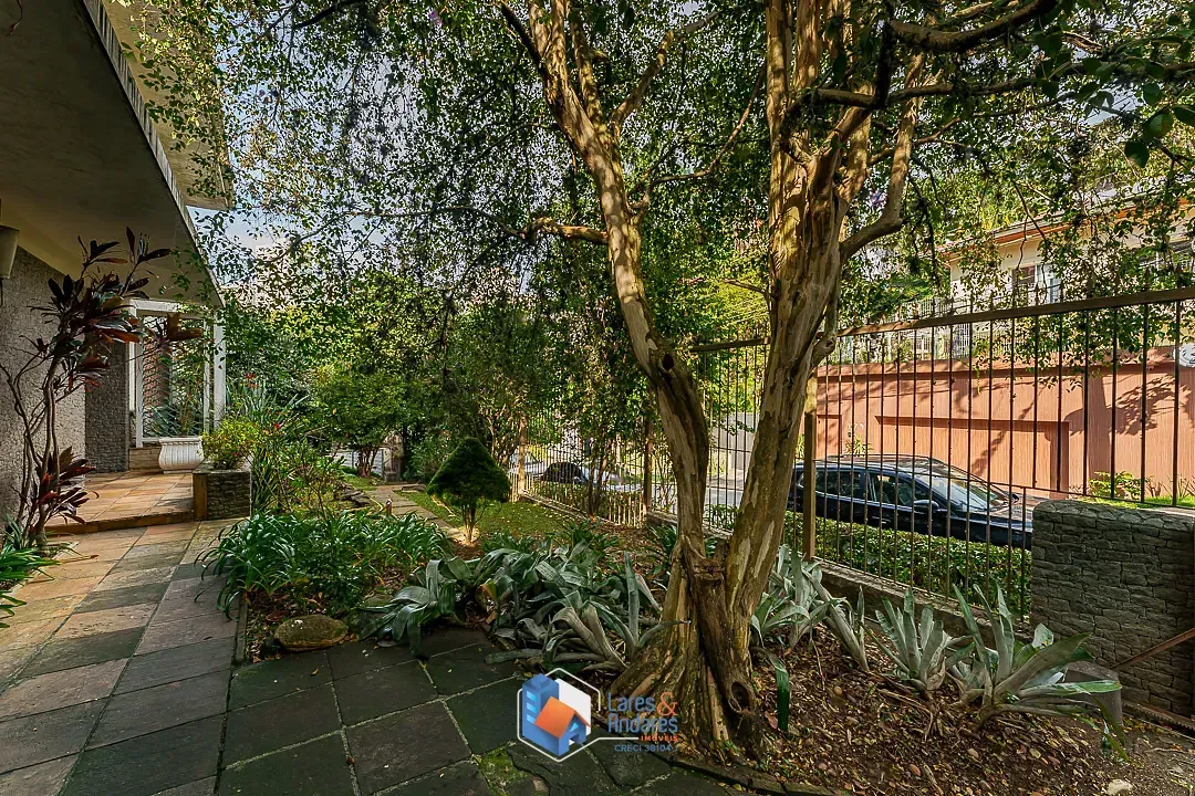 Imagem Casa para venda em Pacaembu com 3 quartos, sendo 1 suíte, 320m²